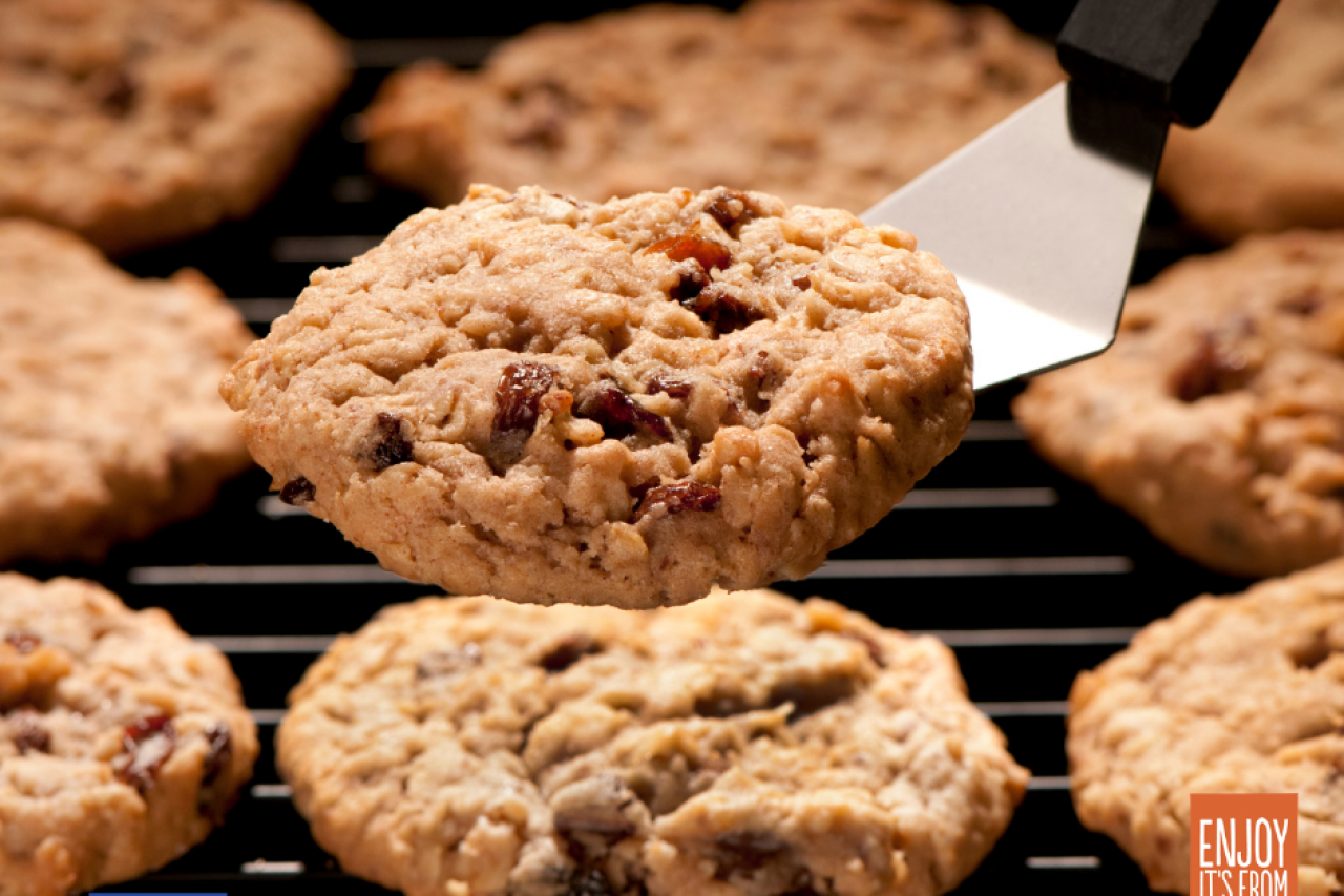 Raisin oatmeal cookies with European Corinthian black raisins